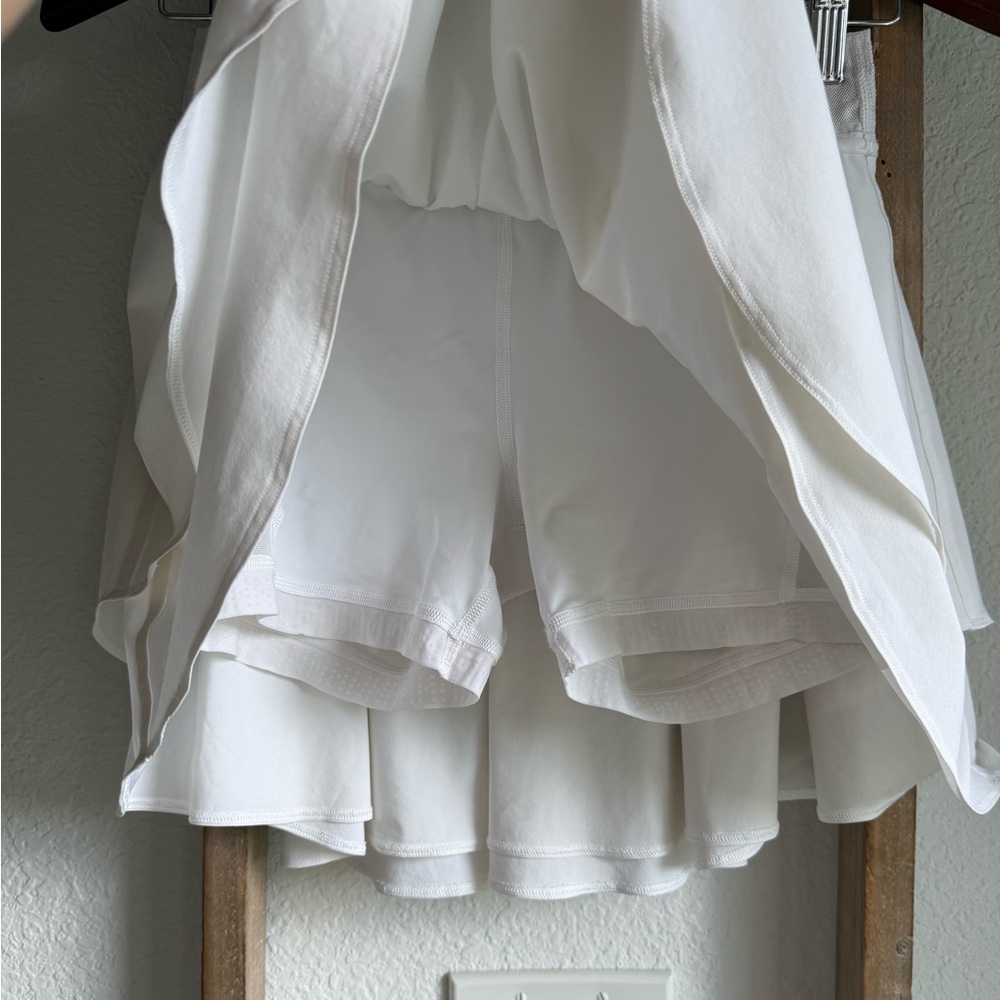 Lululemon Court Revival High Waist Skort in White Sz: 4 - Picture 3 of 10